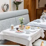 Hotel Markgraf 3*