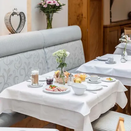 Hotel Markgraf 3*